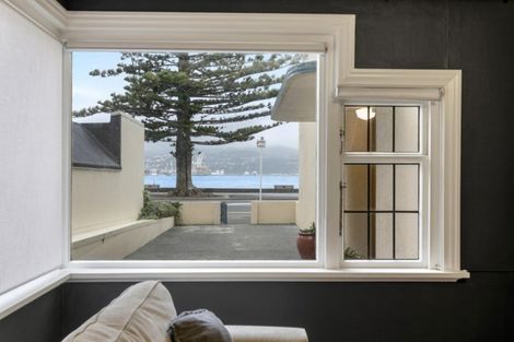 Photo of property in Sunhaven Flats, 262 Oriental Parade, Oriental Bay, Wellington, 6011