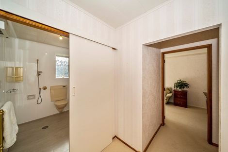 Photo of property in 8 Spencer Place, Merrilands, New Plymouth, 4312