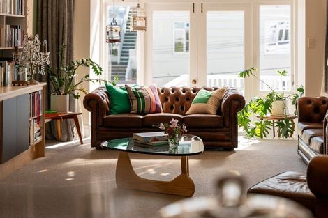 Photo of property in 16 Hawker Street, Mount Victoria, Wellington, 6011