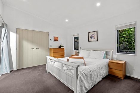 Photo of property in 70 Rising Parade, Fairview Heights, Auckland, 0632