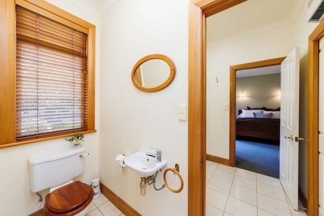 Photo of property in 5 Waicola Drive, Fitzherbert, Palmerston North, 4471