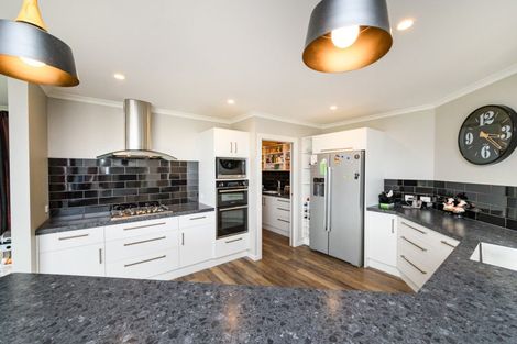 Photo of property in 31 Briarwood Road, Kelvin Grove, Palmerston North, 4470