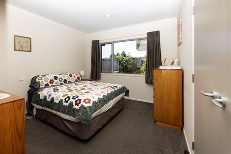 Photo of property in 2 Oakwood Drive, Highlands Park, New Plymouth, 4312