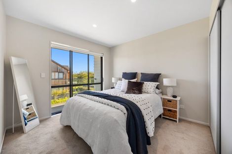 Photo of property in 21 Irving Place, Hobsonville, Auckland, 0616