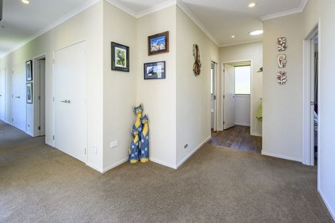 Photo of property in 5b Tupuhi Place, Highlands Park, New Plymouth, 4312