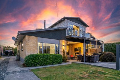 Photo of property in 82 Dalwharn Street, Wallacetown, 9816