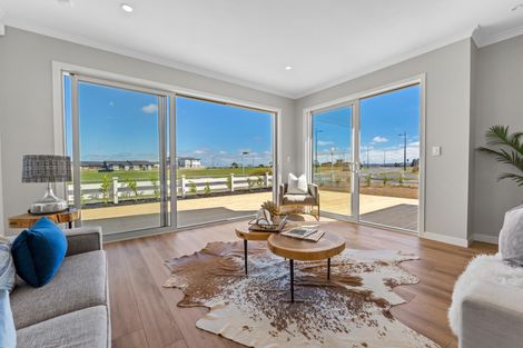 Photo of property in 1 Koiora Road, Clarks Beach, 2122