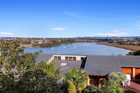 Photo of property in 187 West Harbour Drive, West Harbour, Auckland, 0618
