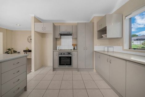 Photo of property in 6 Luna Place, Henderson, Auckland, 0612