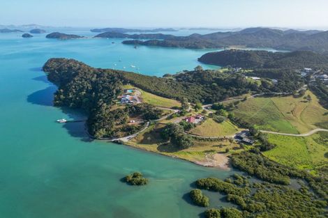 Photo of property in 215 Kempthorne Road, Russell, 0272