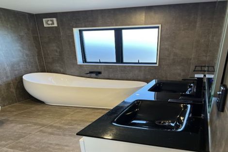 Photo of property in 7 Wyon Way, Flat Bush, Auckland, 2016