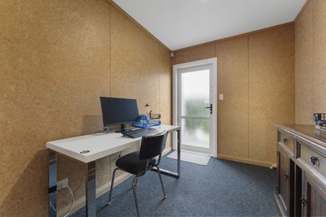 Photo of property in 9 Silicon Way, Fitzherbert, Palmerston North, 4410