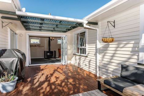 Photo of property in 17 Smith Street, Dannevirke, 4930