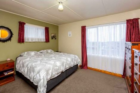 Photo of property in 11 Handley Place, Glen Avon, New Plymouth, 4312