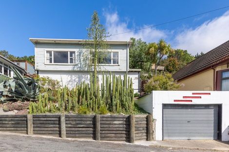 Photo of property in 13 Hawkhurst Road, Lyttelton, 8082