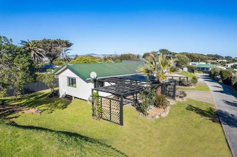 Photo of property in 16b Karaka Street, Otaki Beach, Otaki, 5512