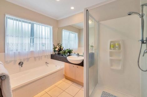 Photo of property in 81 Hillwell Drive, Henderson, Auckland, 0612