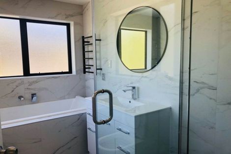 Photo of property in 61a Topliss Drive, Northcross, Auckland, 0632