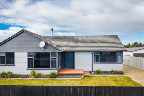 Photo of property in 1 Holmes Street, Waimate, 7924