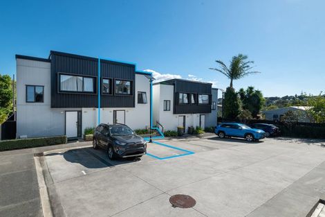Photo of property in 2/36 Kaipatiki Road, Glenfield, Auckland, 0629