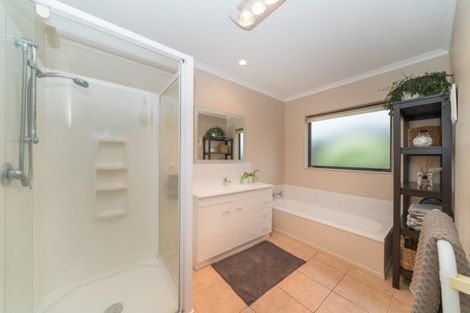 Photo of property in 66 Roberts Line, Kelvin Grove, Palmerston North, 4414