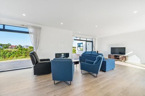 Photo of property in 67 Vaucluse Heights, Fitzherbert, Palmerston North, 4410