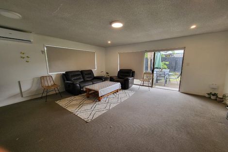 Photo of property in 2/22 Alfriston Road, Manurewa East, Auckland, 2102