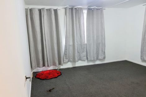 Photo of property in 16 Albert Road, Kelston, Auckland, 0602