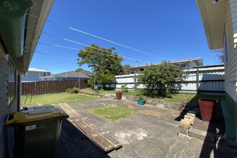 Photo of property in 11 Robert Burke Place, Henderson, Auckland, 0612