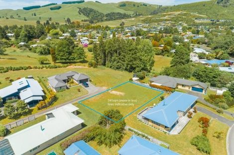 Photo of property in 35 Lakemere Way, Kinloch, Taupo, 3377