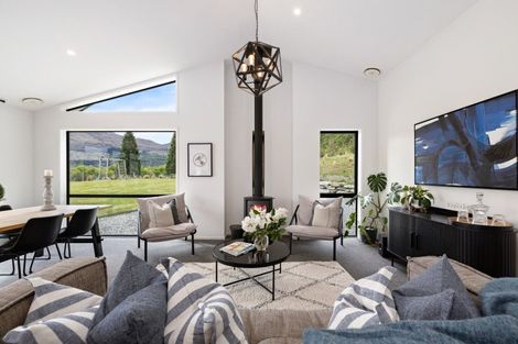 Photo of property in 86 Mountain View Road, Dalefield, Queenstown, 9371