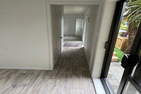 Photo of property in 46 Newington Road, Henderson, Auckland, 0612