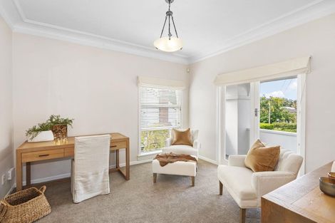 Photo of property in 9 Korau Road, Greenlane, Auckland, 1051