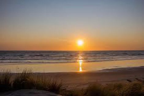 Photo of property in 37 Marine Parade South, Foxton Beach, Foxton, 4815