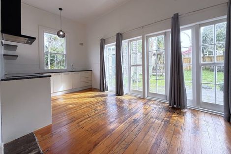 Photo of property in 44 Lynwood Road, New Lynn, Auckland, 0600