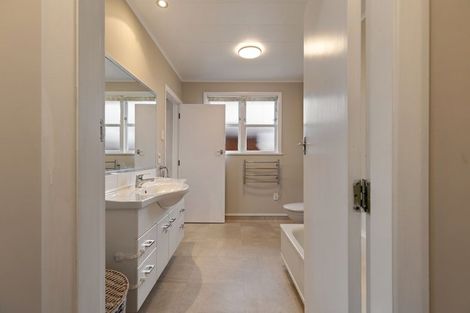 Photo of property in 4 Edwards Place, Terrace End, Palmerston North, 4410