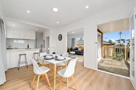 Photo of property in 70 Sturges Road, Henderson, Auckland, 0612