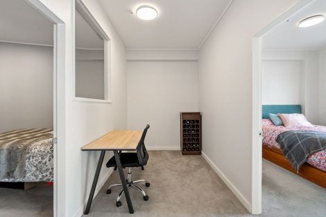 Photo of property in 17 Kent Terrace - Kent Apartments, 5c/16 Kent Terrace, Mount Victoria, Wellington, 6011