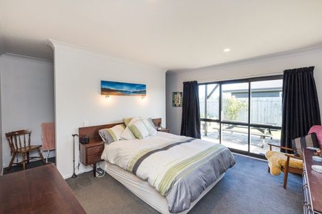 Photo of property in 22a Oak Crescent, Ashhurst, 4810