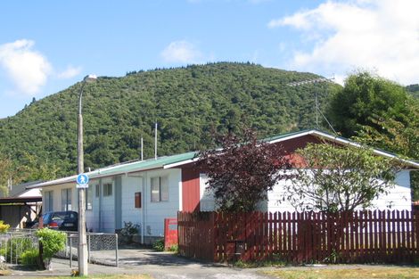 Photo of property in 16a Beryl Grove, Birchville, Upper Hutt, 5018