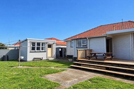 Photo of property in 6 Waihi Road, Hawera, 4610