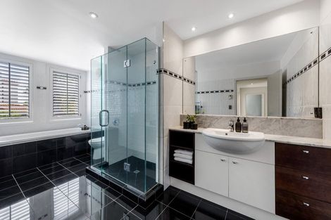 Photo of property in 12 Ronaki Road, Mission Bay, Auckland, 1071