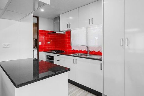 Photo of property in 2/10 Nearco Street, Randwick Park, Auckland, 2105