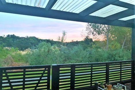 Photo of property in 9h Clearwater Cove, West Harbour, Auckland, 0618