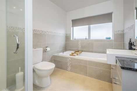 Photo of property in 48 Pickaberry Avenue, Karaka, Papakura, 2113