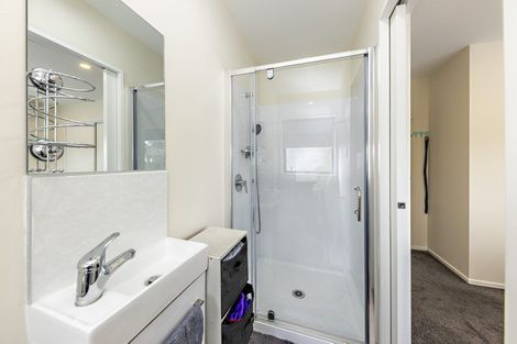 Photo of property in 3a Hinton Place, Weymouth, Auckland, 2103