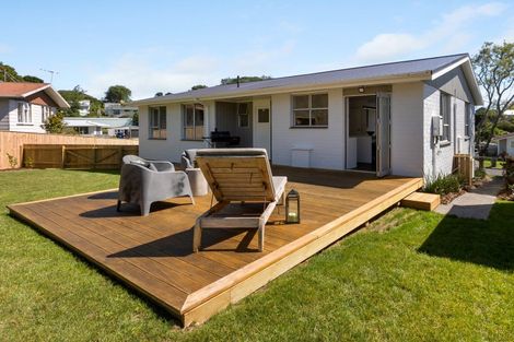 Photo of property in 5 Brixham Place, Merrilands, New Plymouth, 4312