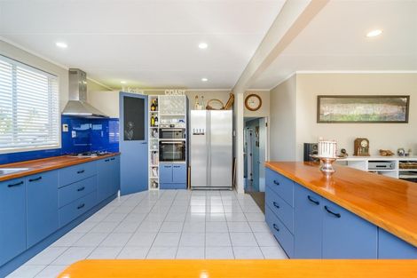 Photo of property in 1946 Parewanui Road, Parewanui, Bulls, 4894