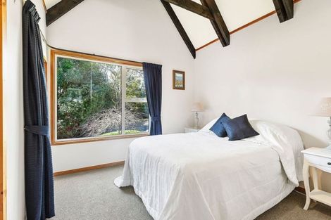 Photo of property in 5 Newnham Court, Tawa, Wellington, 5028