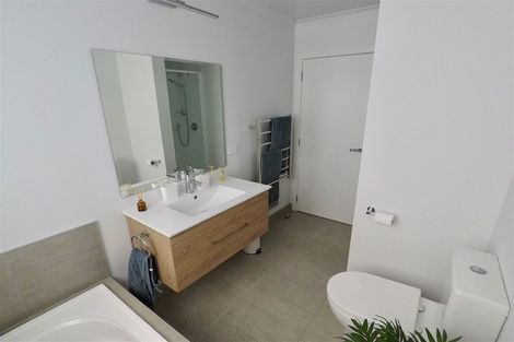 Photo of property in 5 Sauterne Road, Kumeu, 0810